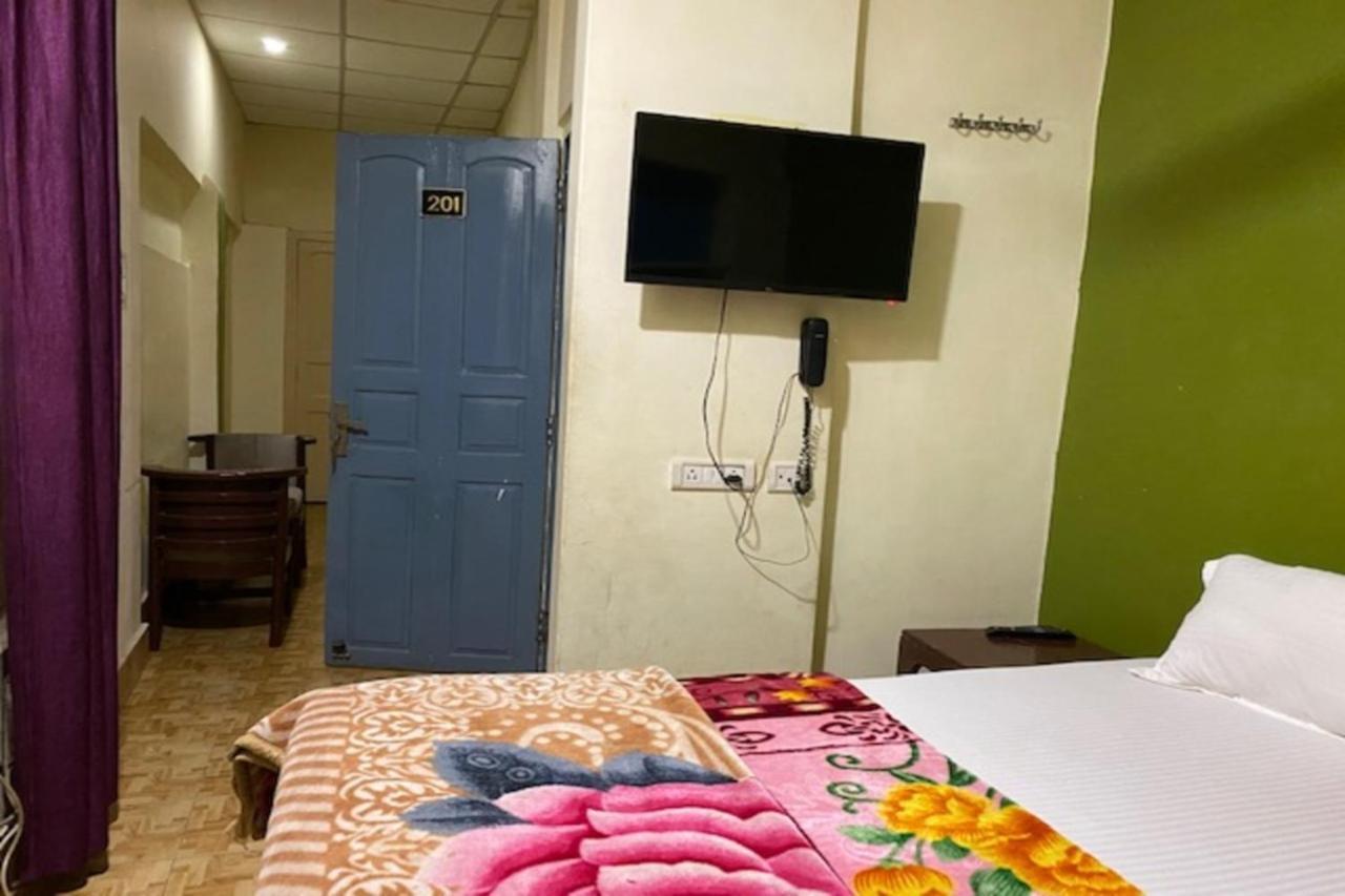 Vagabond Stay Hostel Варанасі Екстер'єр фото
